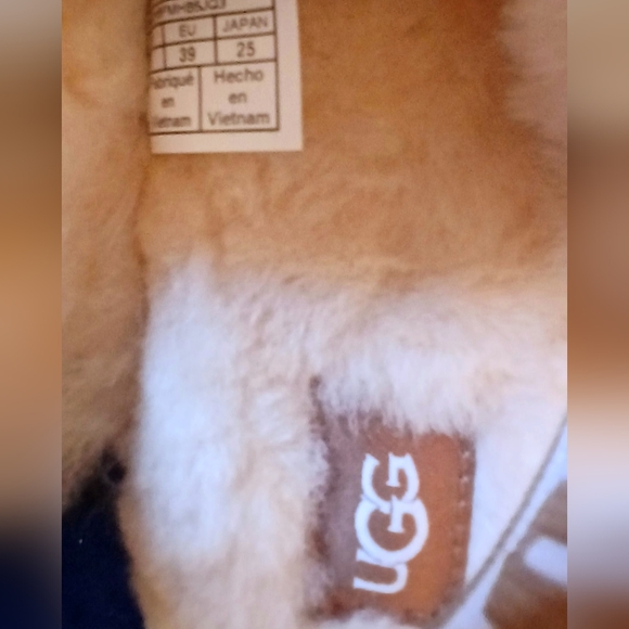 UGG Funkette Slipper, Chestnut, Size 8, *Brand New-Never Worn* (no box) - Picture 5 of 14